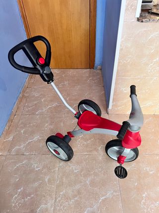 Triciclo infantil con manillar