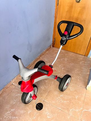 Triciclo infantil con manillar