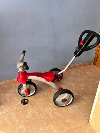 Triciclo infantil con manillar