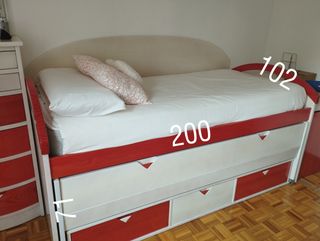 Habitación juvenil en pino macizo
