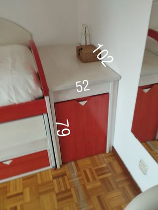 Habitación juvenil en pino macizo