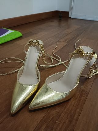 Scarpe oro con tacco 