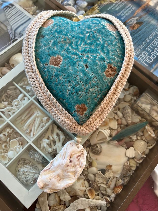 Collana artigianale conchiglia e lino grezzo