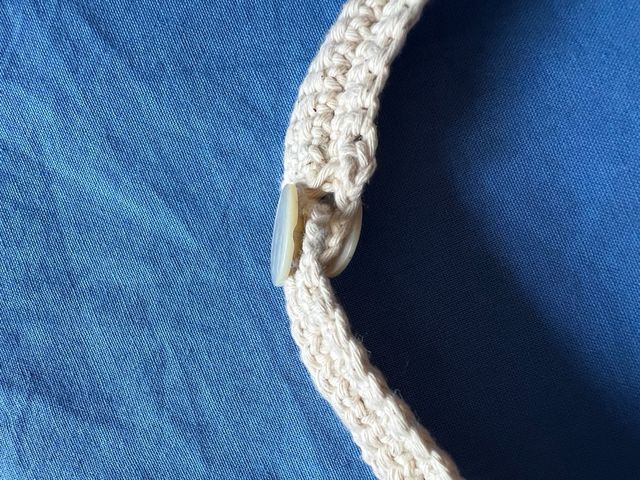 Collana artigianale conchiglia e lino grezzo