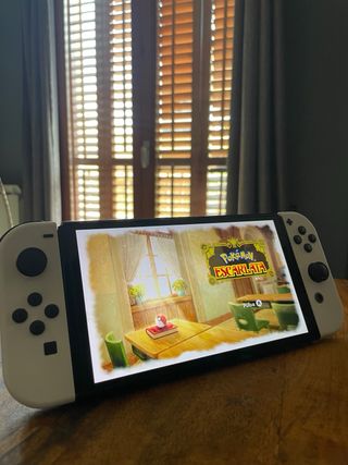 Nintendo Switch OLED blanca + funda + 2 juegos