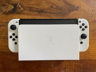 Nintendo Switch OLED blanca + funda + 2 juegos