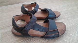 Sandalias Kangaroos Marrón, talla 43. 