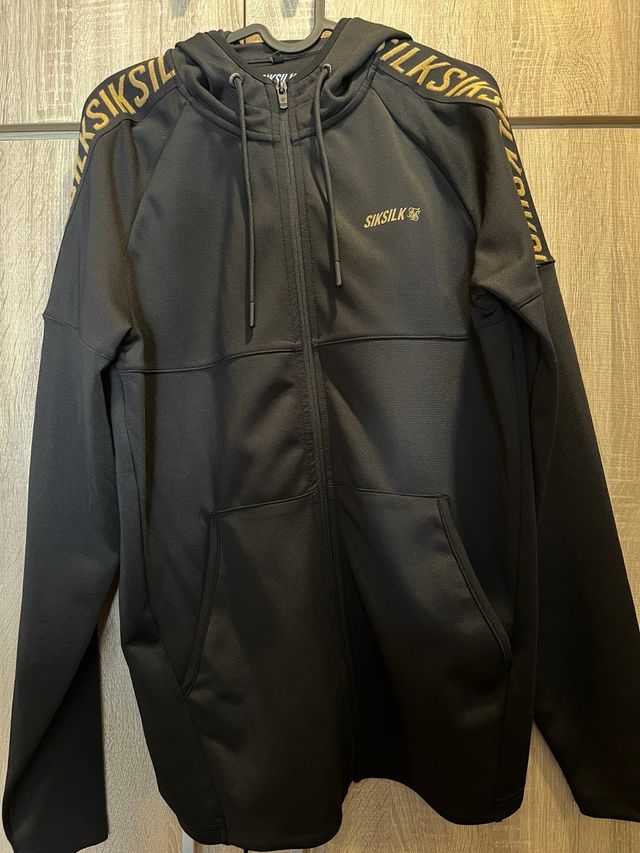 Chaqueta Siksilk negra con capucha