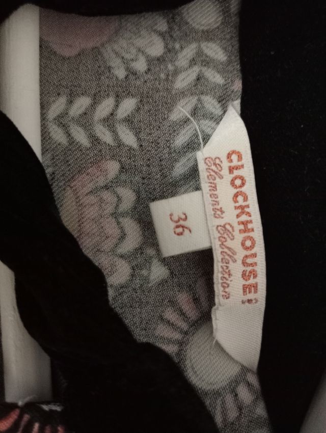 Blusa boho estampada negra y rosa