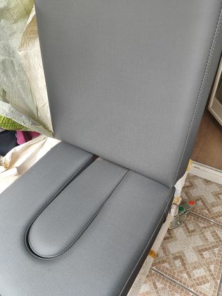 Silla sanitaria con ruedas acolchada
