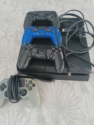 PlayStation 4 Fat + 4 mandos + 4 juegos 