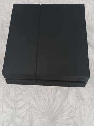 PlayStation 4 Fat + 4 mandos + 4 juegos 