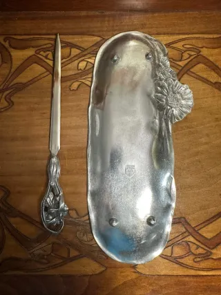 Set scrivania in peltro Art Nouveau con apri buste