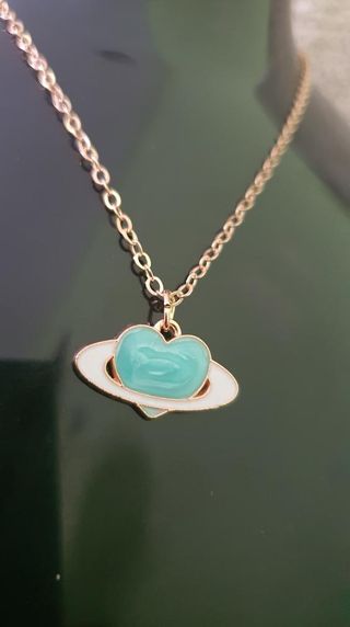 Collar corazón planeta