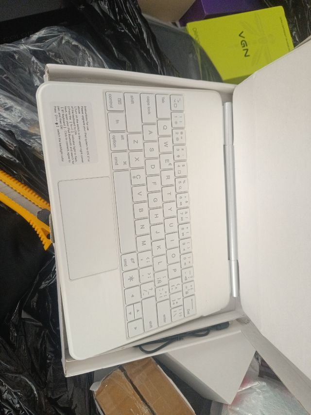 Funda para Teclado con función magnética, 12.9"