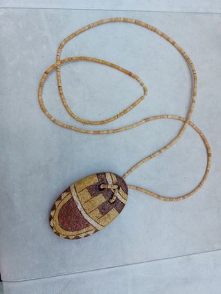 Collana etnica con ciondolo