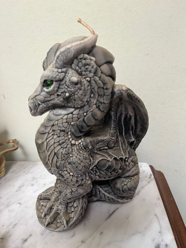Dragón Vela Gris 20/25cm

