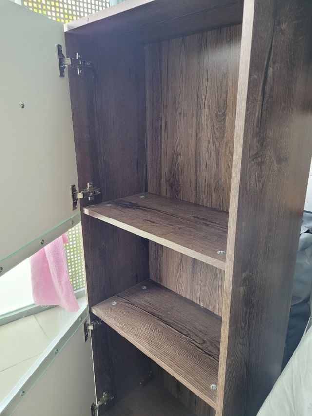 Vitrina madera-cristal blanco-marrón