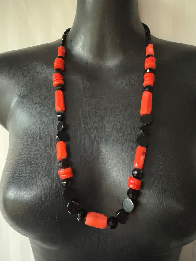 Collar de Coral bambu y piedras negras