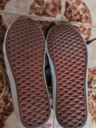 Zapatillas Vans granate o burdeos