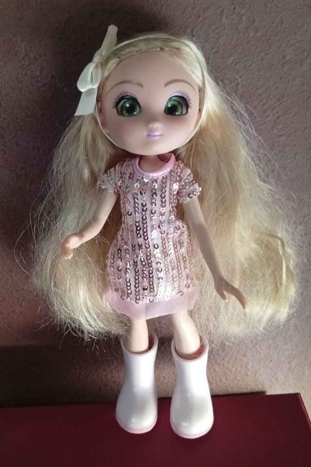 Bambola Unique Eyes: Magic Look