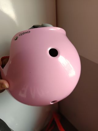 Casco rosa patinaje