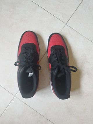 Nike Court Vision - Zapatillas rojas y negras