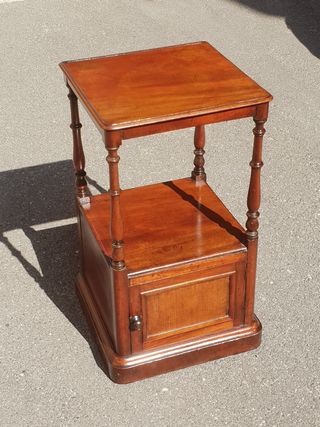 Comodino antico in legno di mogano