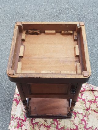 Comodino antico in legno di mogano