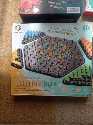 Lote de 4 juegos de mesa y una pelota/disco