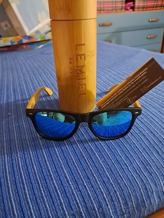 Occhiali sole legno blu