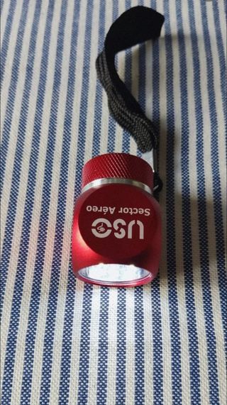 Linterna LED USB pequeña roja