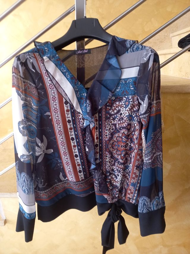 Blusa fantasia multicolor