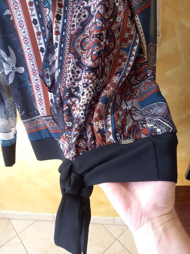 Blusa fantasia multicolor