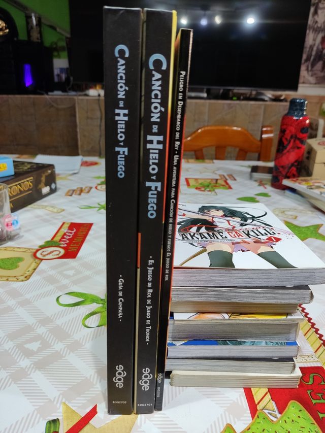 PACK de tres libros de rol de Canción de Hielo...