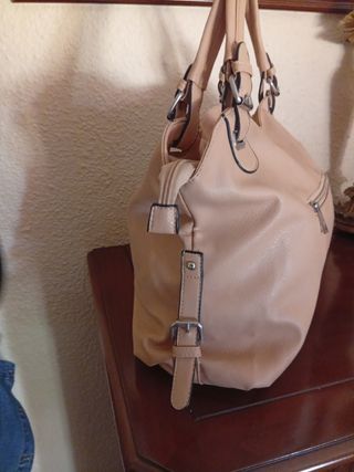 Bolso beige en perfecto estado 
