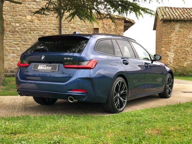 BMW 318dA TOURING G21.