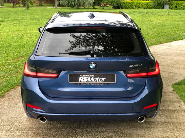 BMW 318dA TOURING G21.
