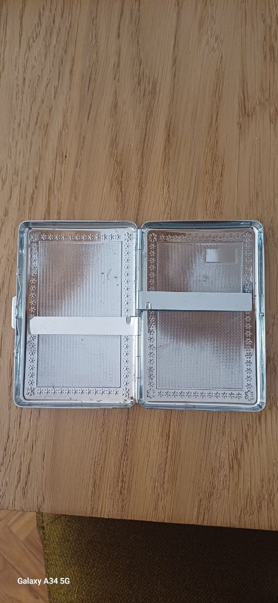 Pitillera plateada antigua