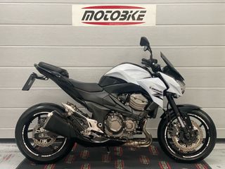 Kawasaki Z800e blanca