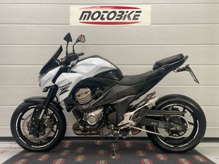 Kawasaki Z800e blanca