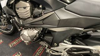 Kawasaki Z800e blanca