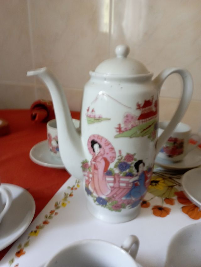 Juego té vintage porcelana Coreana: Tetera + 6 taz