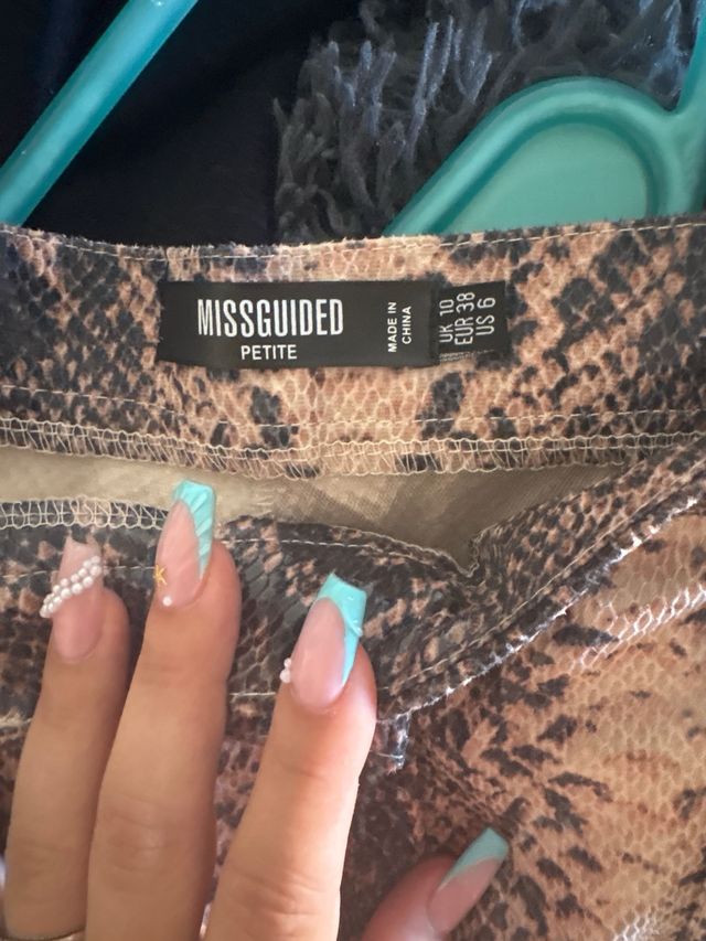 Shorts Missguided serpiente talla S
