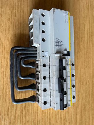Interruptor automático UNELEC 100A