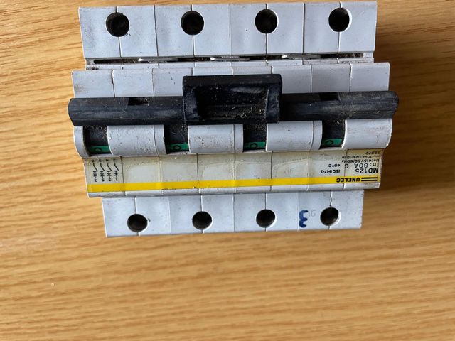 Interruptor automático UNELEC MD125 80A