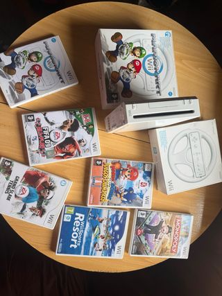 Wii blanca Modelo RVL-001  + 8 juegos