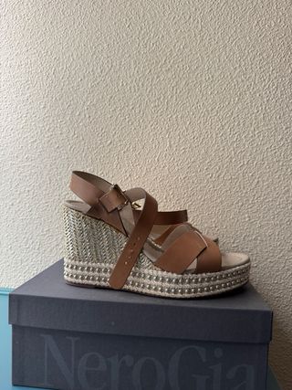 Sandalias de cuña Nero Giardini