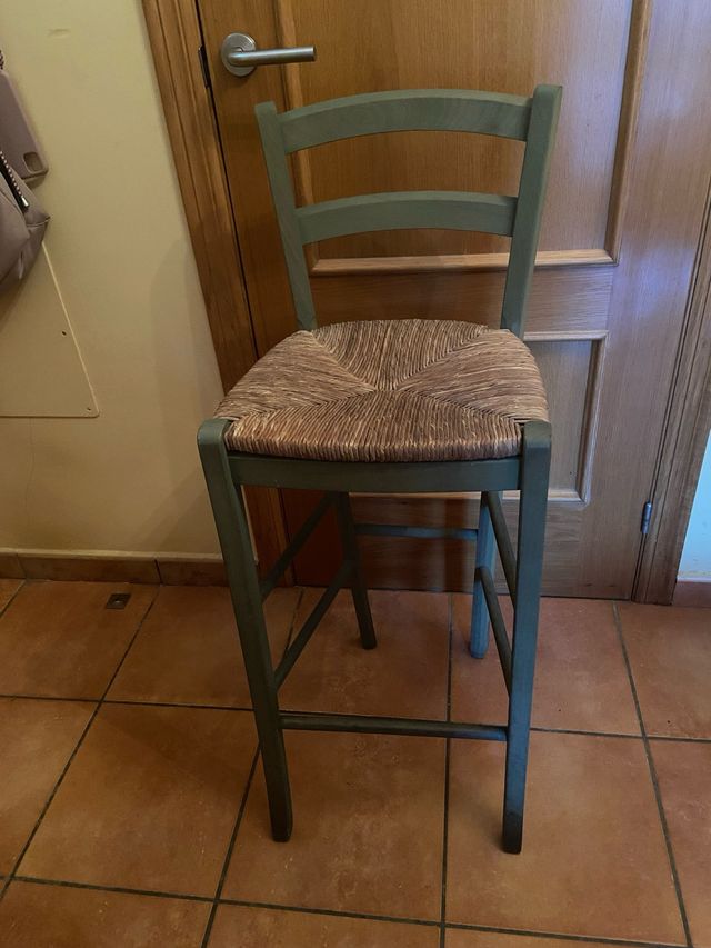 Taburete alto madera verde oliva