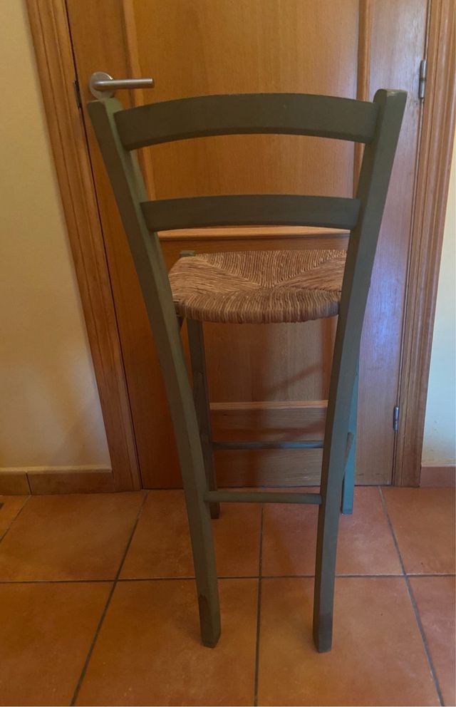 Taburete alto madera verde oliva